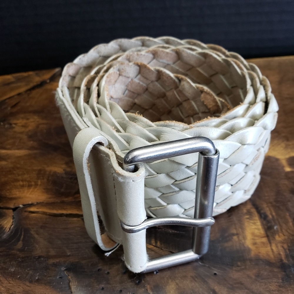 Gap woven leather belt